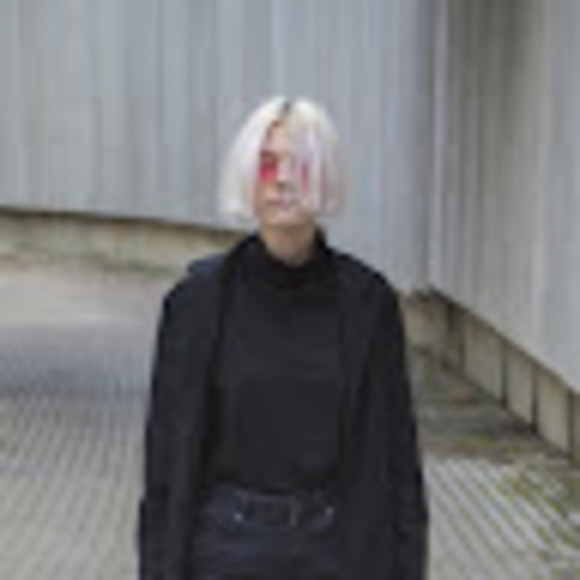 Meet your Posher, Liza - Picture 1 of 1